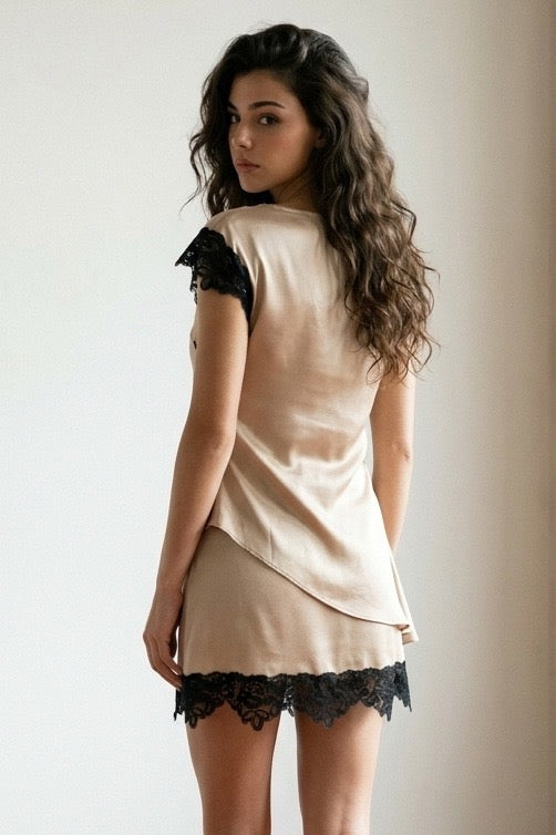 Asymmetric top with lace hem One shoulder