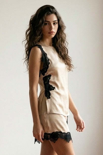 Asymmetric top with lace hem One shoulder