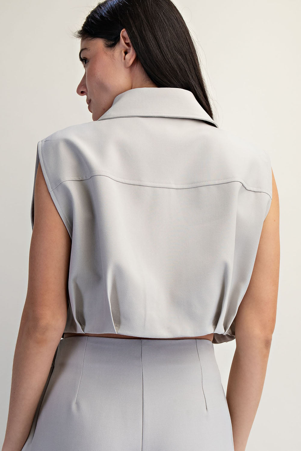 ZIP-UP COLLARED CROP WOVEN TOP WITH BELTED FRONT