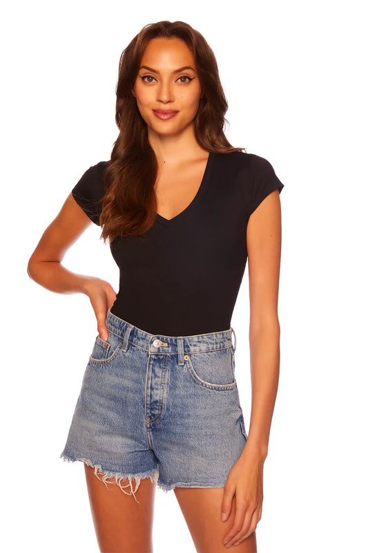 essential v neck tee