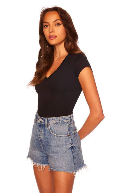 essential v neck tee