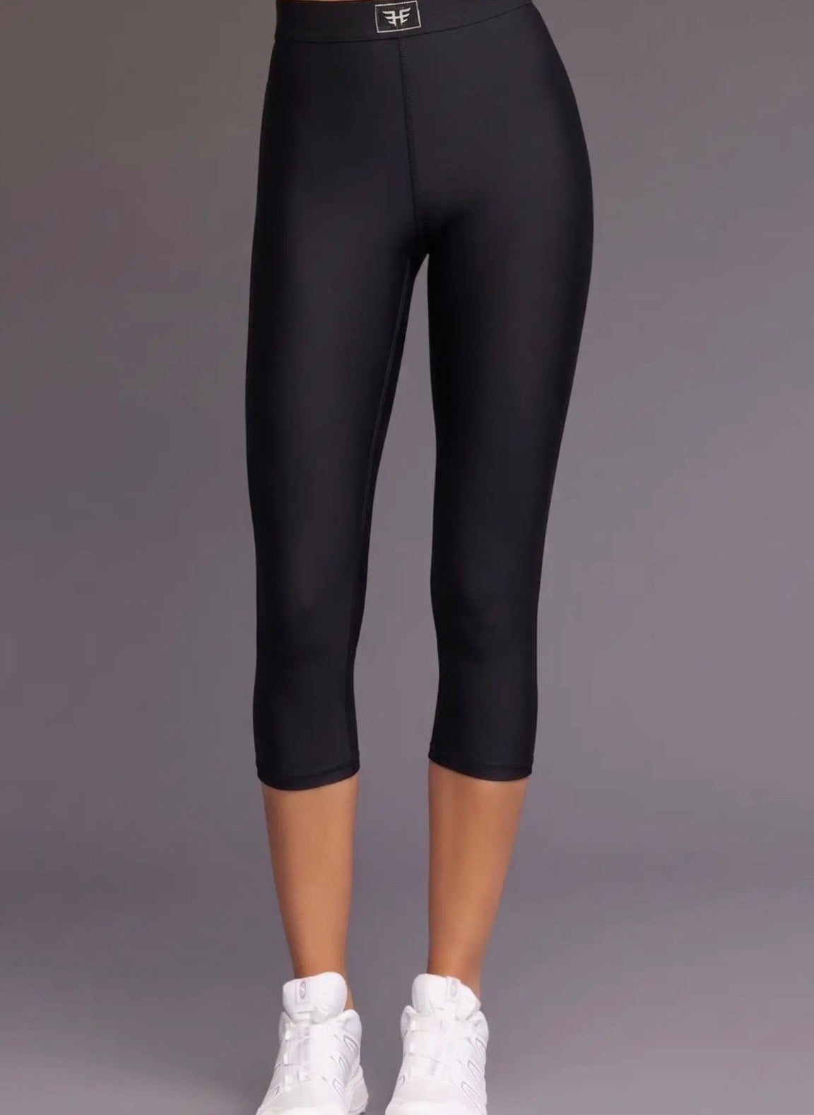 High-Waist Capri Leggings – Black